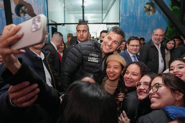 Peña resalta papel clave de la universidad pública durante su visita a la UNE - .::Agencia IP::.