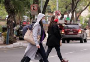 Viernes con ambiente frío y máximas de hasta 23 °C en el país
