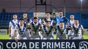 La V Azulada se prepara para jugar en césped sintético