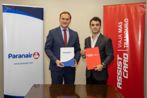 Paranair y Assist Card sellan un acuerdo que ofrece asistencia al viajero a sus pasajeros