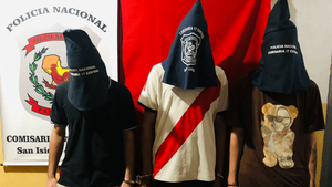 Le robaron el celu en una disco y para entregarle su móvil, abusaron de ella - Noticiero Paraguay