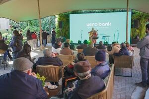 ueno bank rinde homenaje a jubilados del IPS con desayuno musical en la Expo Paraguay 2025