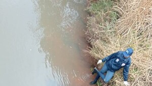 Dos cuerpos con rastros de violencia son hallados en un arroyo en San Pedro del Paraná