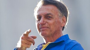 Bolsonaro es trasladado a la Policía Federal para colocarle una tobillera electrónica