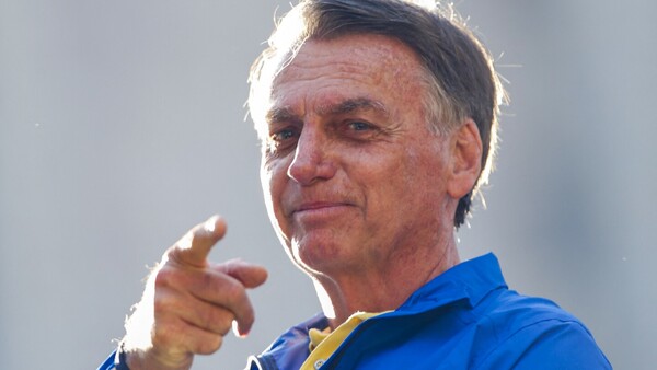 Bolsonaro es trasladado a la Policía Federal para colocarle una tobillera electrónica
