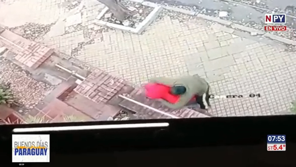 Valiente mujer enfrentó a delincuente para que no lleve sus pertenencias
