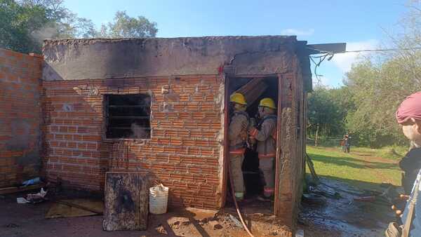 ¿Incendio provocado? Fuego redujo a cenizas vivienda en el barrio Chaipe de Encarnación