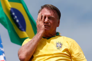 Corte impone a Bolsonaro uso de tobillera electrónica