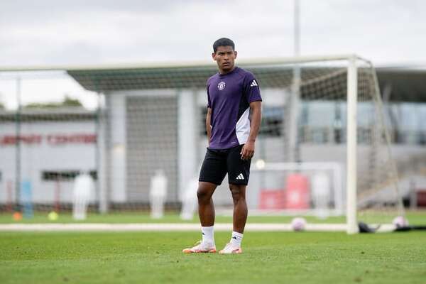 Manchester United anunció que Diego León usará el número 30 - Fútbol Internacional - ABC Color