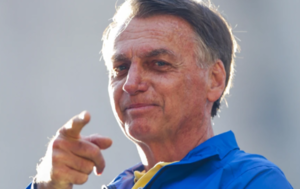 Ordenan tobillera electrónica y restricciones para Bolsonaro por intento de golpe contra Lula