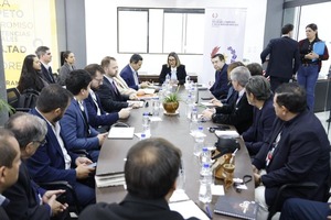 Gobierno advierte que podría suspender paro de transportistas si no hay acuerdo - ADN Digital