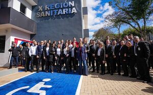 Inauguran nueva sede de la X Región Sanitaria y entregan 15 ambulancias - .::Agencia IP::.