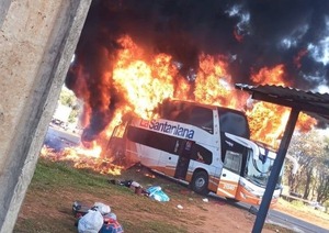 Un colectivo de larga distancia ardió en llamas