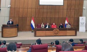 Ministro Ríos conversó y debatió sobre “Constitución y función pública”