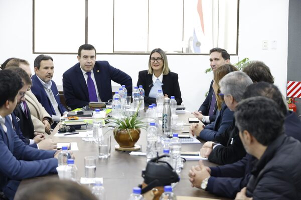 Se suspende el paro de transporte tras acuerdo tripartito: servicio continuará con normalidad desde el lunes