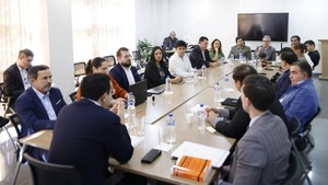 Empresarios levantan paro de transporte tras acuerdo con el Gobierno en mesa tripartita