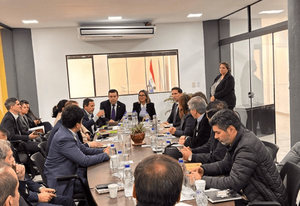 Empresarios del transporte suspenden paro tras acuerdo - Noticiero Paraguay