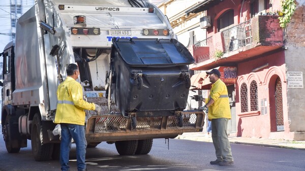 Municipalidad en terapia: Solo hay combustible y asfalto para el fin de semana, según el interventor