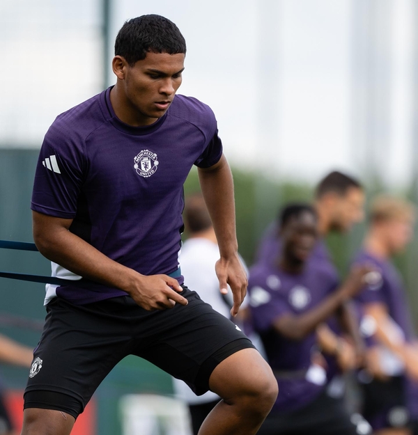 ¡Debut inminente! Diego León tendrá minutos ante Leeds y va a la gira por EE.UU.