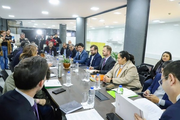 Se suspende paro del transporte tras acuerdo entre el Gobierno y gremios - ADN Digital
