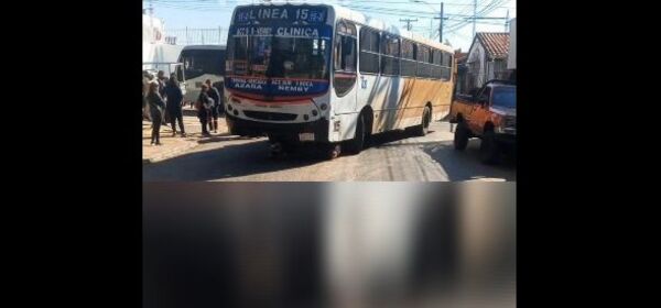 (VIDEO). Motoca muere tras ser arrollada por un colectivo