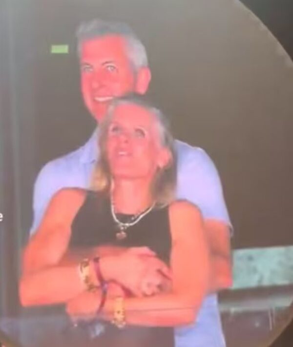 Compañía Astronomer abre investigación a su CEO sorprendido por la kiss-cam de Coldplay