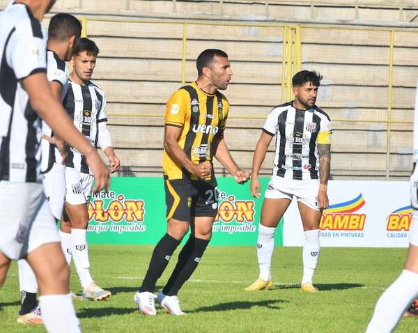 Triunfo esperanzador de Guaraní de Fram en el estreno de “Tiburón” - Fútbol de Intermedia - ABC Color