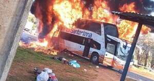 La Nación / Se incendió un bus de larga distancia