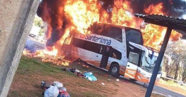 La Nación / Se incendió un bus de larga distancia
