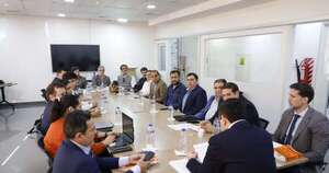 La Nación / Levantan el paro de transporte público previsto para el lunes
