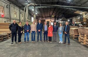 Visitan industrias del sector forestal para articular acciones en favor de la competitividad - .::Agencia IP::.
