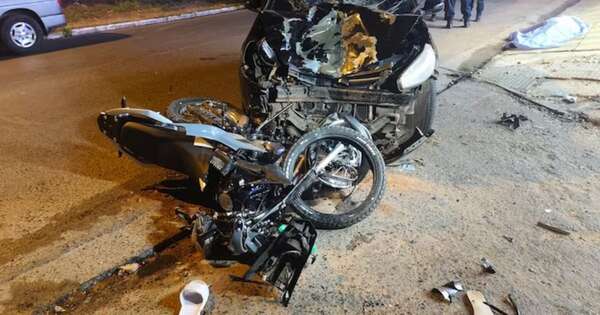 Diario HOY | Menor al mando de una moto murió al chocar contra un auto