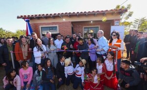Gobierno entrega 160 viviendas en Ciudad del Este