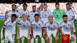 Diego León, con Casemiro, Bruno Fernandes y sus compañeros