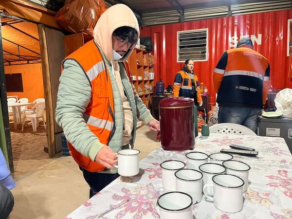 Más de 20 personas se resguardaron del frío en el albergue de la Costanera - Nacionales - ABC Color