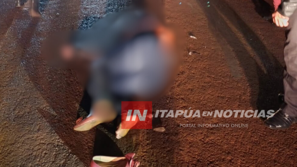MUJER SUFRIÓ LESIONES TRAS SUPUESTAMENTE CHOCAR CONTRA UN CAMIÓN ESTACIONADO