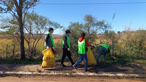 Exitosa jornada de plogging en Itacuá deja una huella verde en la comunidad