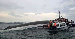 La Nación / Vietnam: al menos 18 muertos al volcar un barco turístico