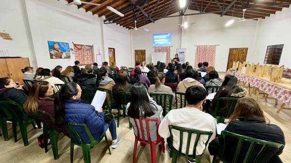 CARMEN DEL PARANÁ SE ACTIVA CON TALLER DE COMUNICACIÓN Y TECNOLOGÍA