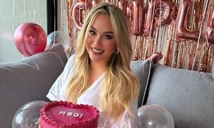 ¡Alexa celebra su cumple en bata de seda!