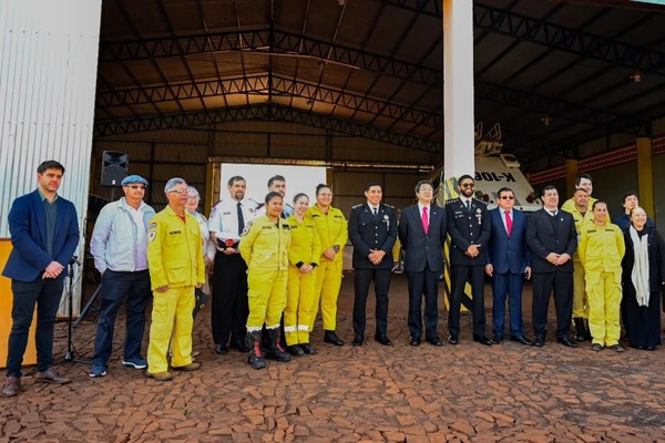 Bomberos de Hohenau reciben moderno camión donado por el Gobierno del Japón