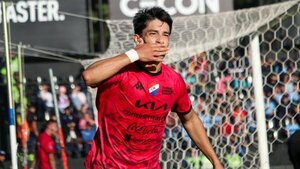 Nacional sigue trepando y hunde más a Libertad
