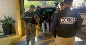La Nación / Entregaron a dos brasileños a la Policía Federal, uno de ellos del PCC