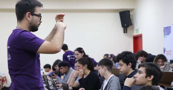 La Nación / Jóvenes exploran la robótica
