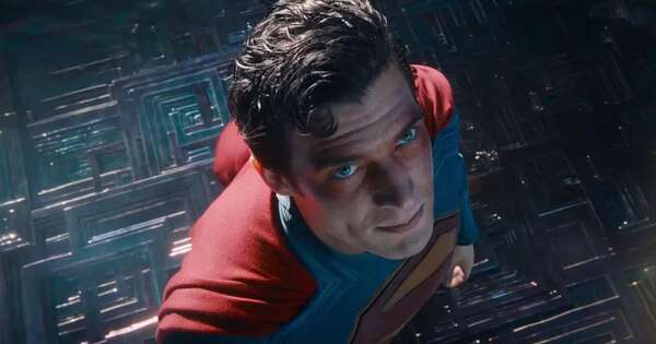 La Nación / Superman: migrante, clandestino, sin papeles, con falsa identidad, lo hace de nuevo