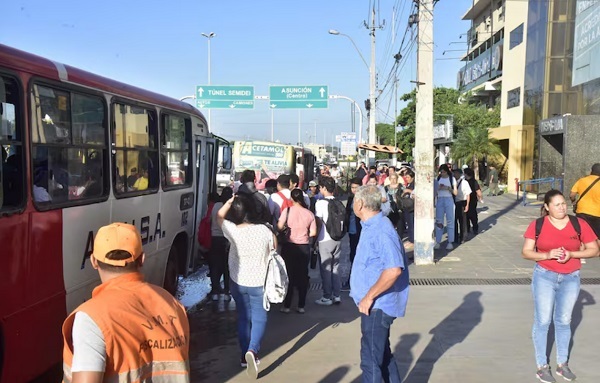 Estudio alerta sobre modelo insostenible del transporte público