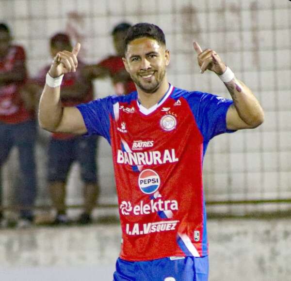 Pedro Báez le da la victoria al Xelajú - Fútbol - ABC Color