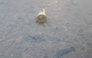 Balean a joven en plena calle y se dan a la fuga en motocicleta