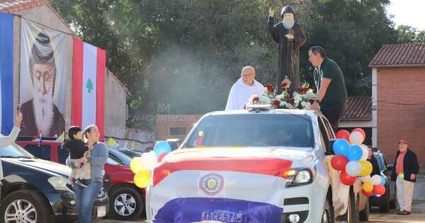 La Nación / Fieles celebraron hoy a San Charbel con procesión vehicular y varias actividades
