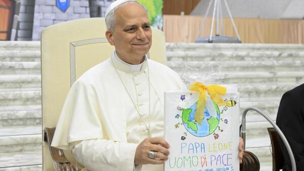 El papa León XIV: Debemos dejar las armas, el mundo no lo soporta más